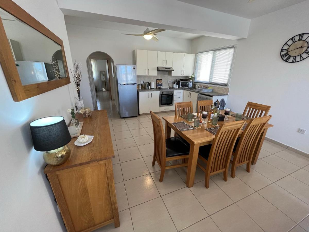 Beautiful 2 Bed Apartment In Peyia Valley, Paphos Esterno foto